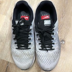 Women’s Nike size 9